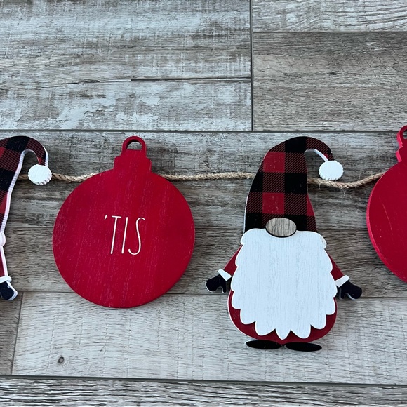 NWOT Rae Dunn Santa Gnome Christmas Garland - Picture 3 of 9